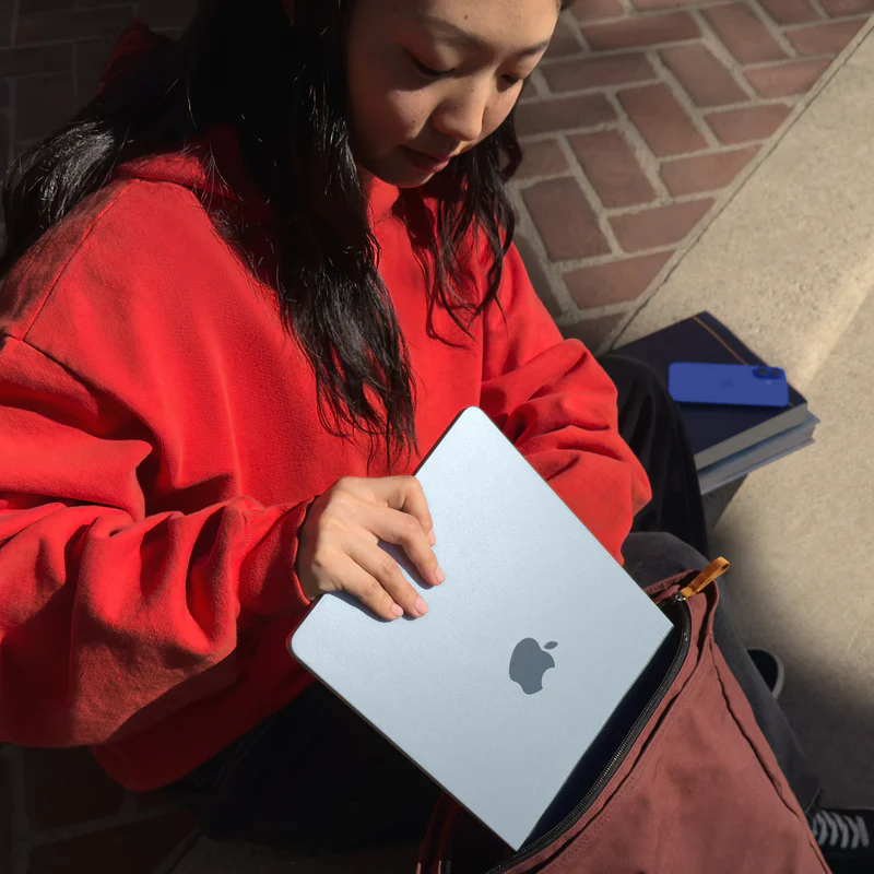 Apple MacBook Air 13, 13.6-inch display, M4, 16GB RAM, 256GB Storage, English-Arabic Keyboard, Silver (2025) - Image 8