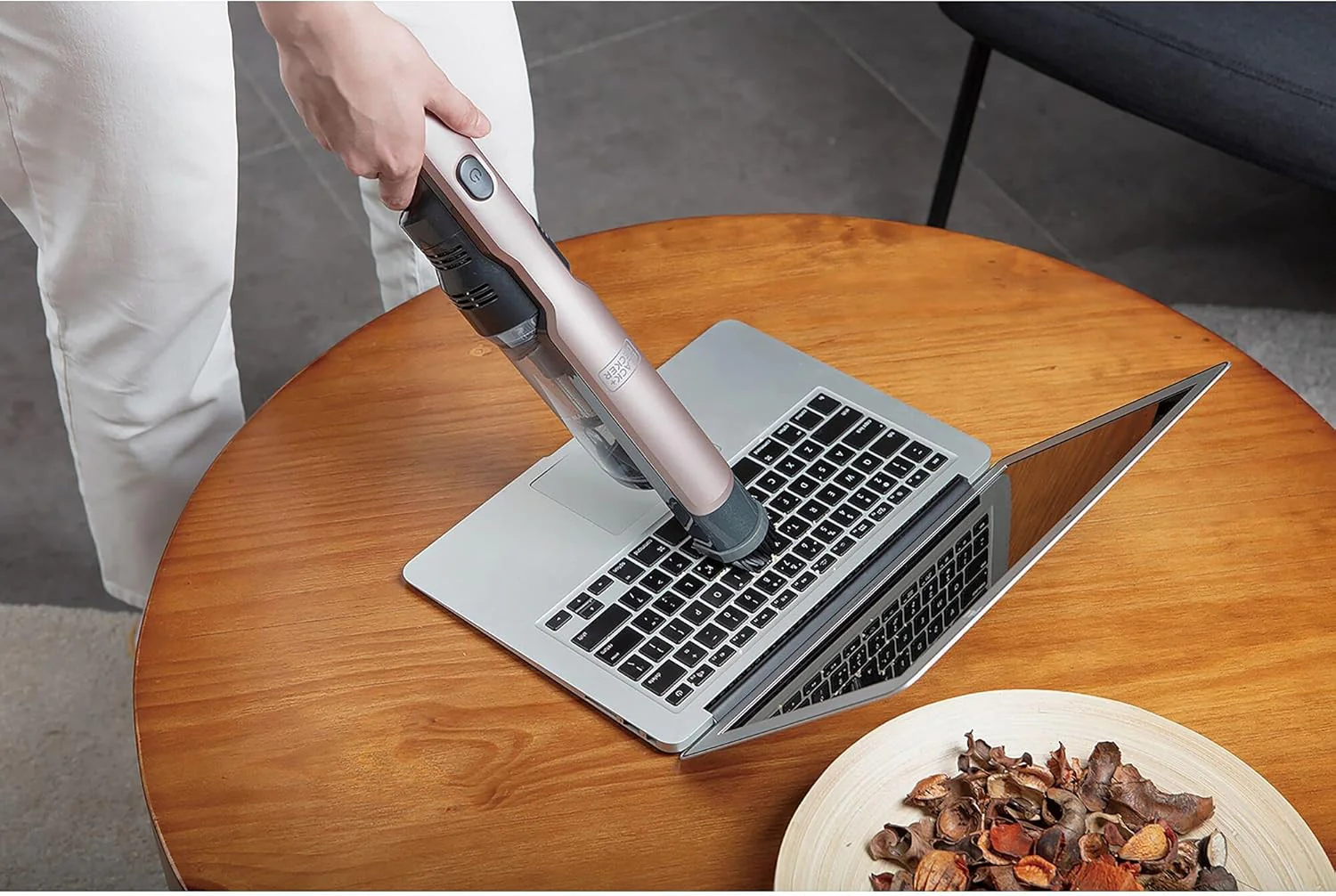 Black + Decker Handheld Portable Vacuum, 12V, 1.5Ah, Gold, DVC320BRG-GB - Image 4