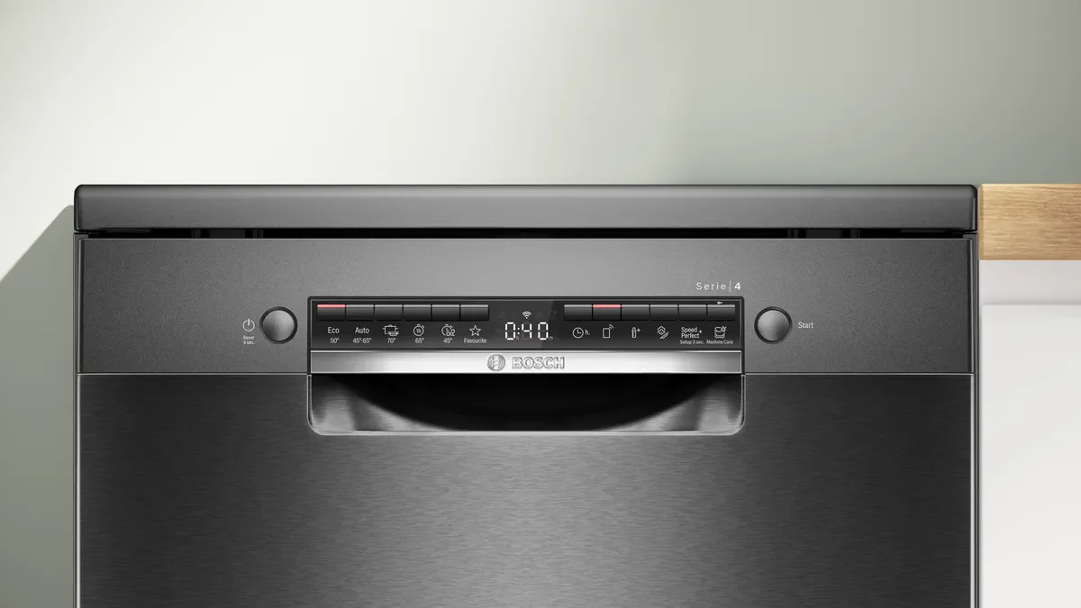 BOSCH Series 4 free-standing dishwasher, 14 Place Setting, Brushed black steel anti-fingerprint, SMS4HMC25M - Image 3