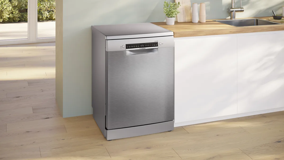 BOSCH Series 4 free-standing dishwasher, 14 Place Setting, Brushed steel anti-fingerprint, SMS4HMI25M - Image 2