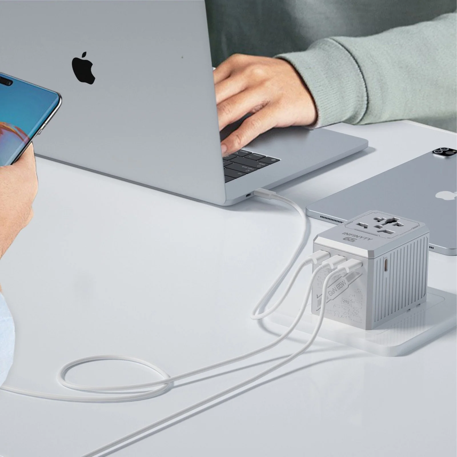 Infinyty Atlas-65 Universal Travel Adaptor 65W Silver - Image 3