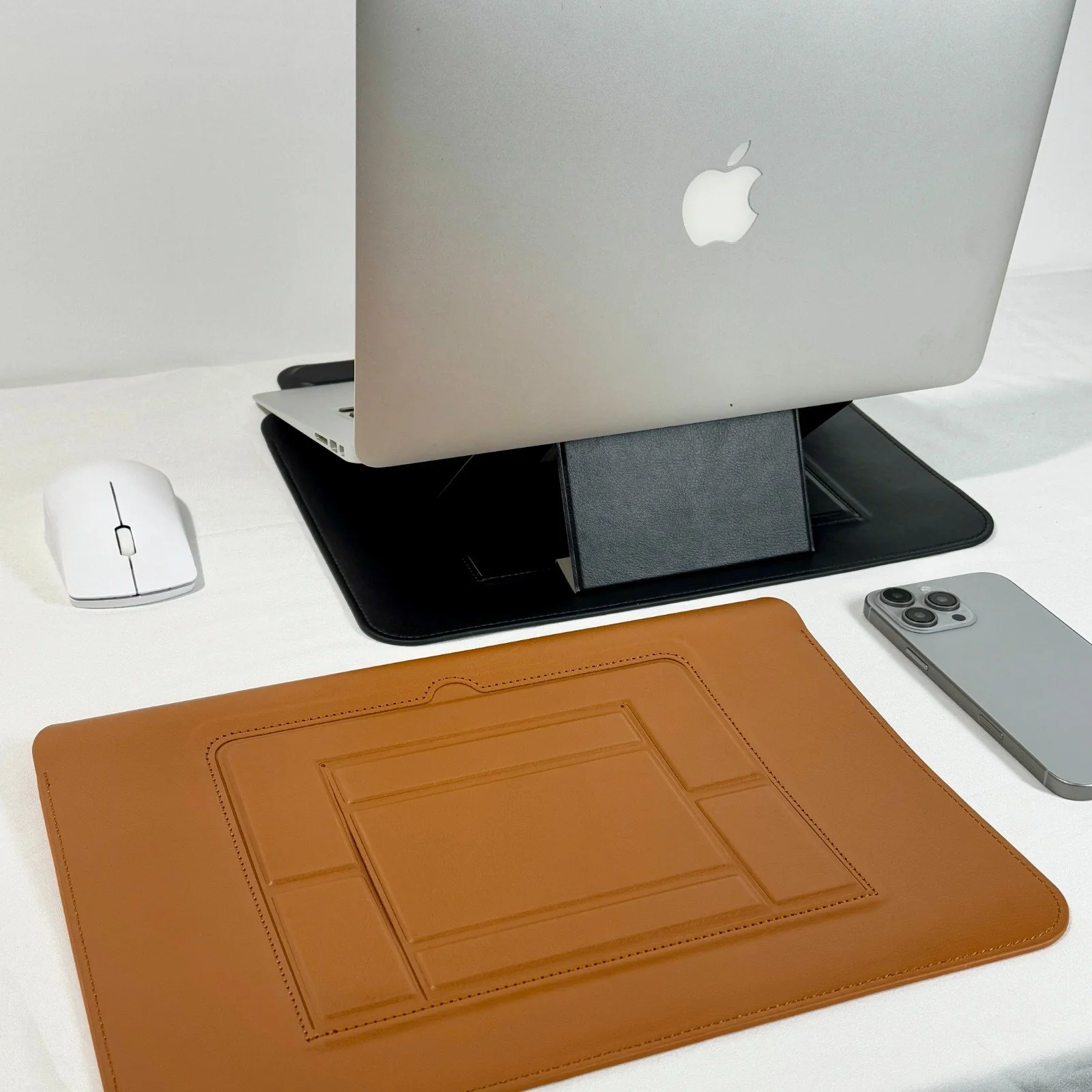 Infinyty Eleve Leather MacBook Case, Black - Image 9