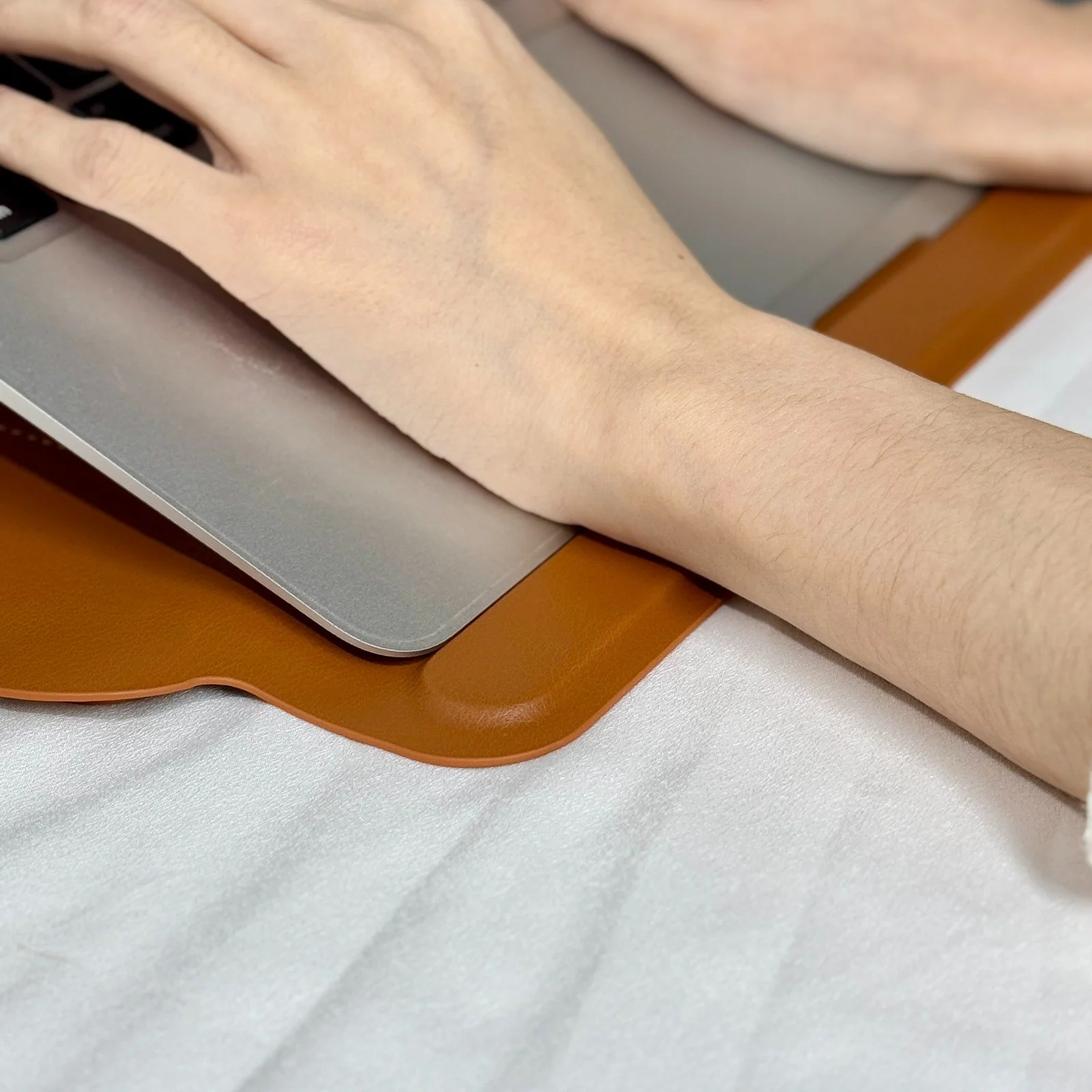 Infinyty Eleve Leather MacBook Case, Brown - Image 7