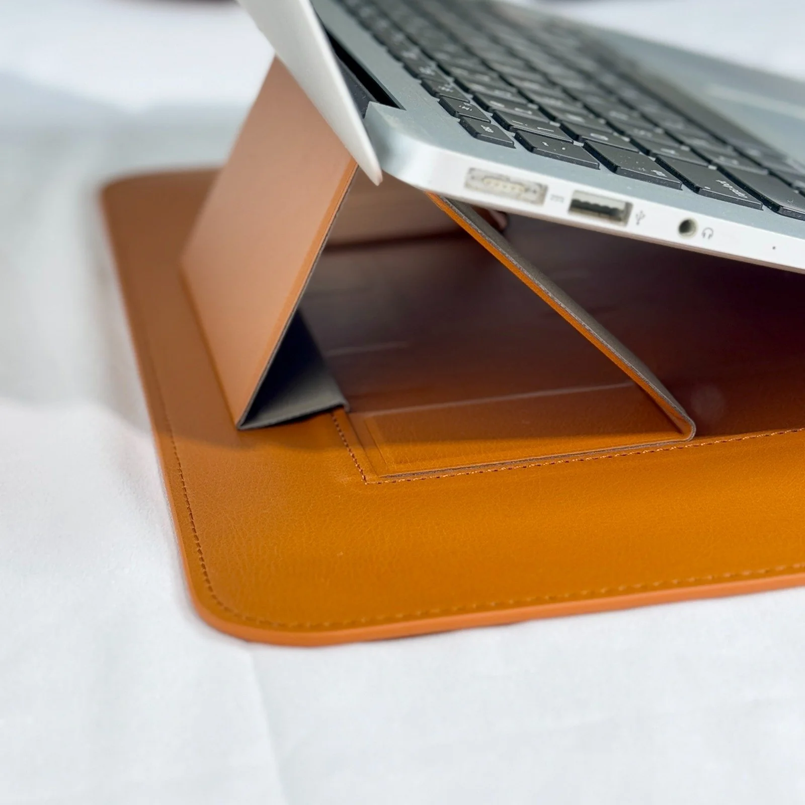 Infinyty Eleve Leather MacBook Case, Brown - Image 8