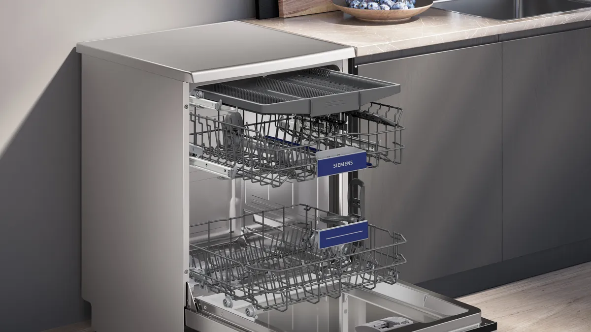 Siemens iQ500 Home Connect Dishwasher, 14 Place Setting, Black Glass, SN23HB62MT - Image 3
